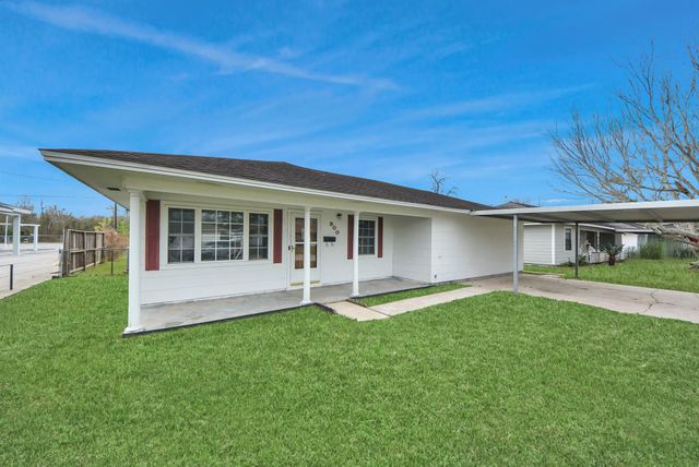 900 S Circle Drive, Baytown, TX 77520