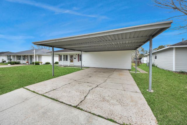 900 S Circle Drive, Baytown, TX 77520