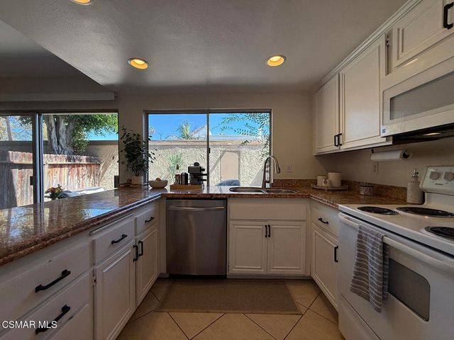 20112 Runnymede Street 3, Winnetka, CA 91306