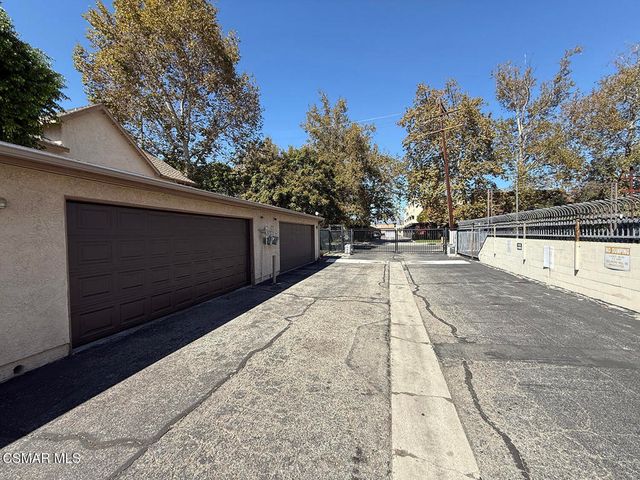 20112 Runnymede Street 3, Winnetka, CA 91306