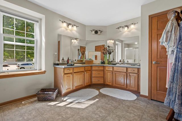 115 Howell AVENUE, Waukesha, WI 53188