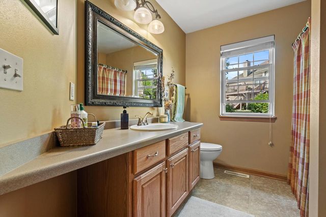 115 Howell AVENUE, Waukesha, WI 53188