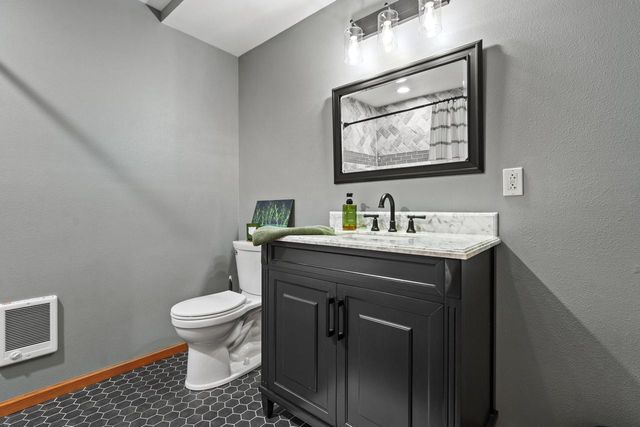 115 Howell AVENUE, Waukesha, WI 53188