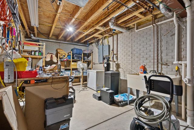 115 Howell AVENUE, Waukesha, WI 53188