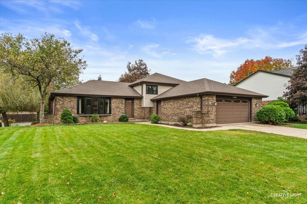 2213 Hamilton Lane, Darien, IL 60561 — photo 2