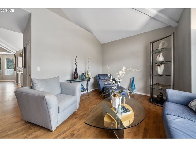 9216 Nw BARTHOLOMEW Dr, Portland, OR 97229