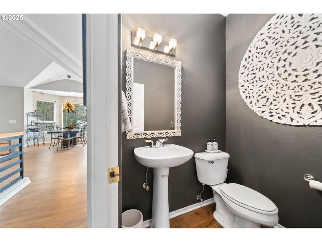 9216 Nw BARTHOLOMEW Dr, Portland, OR 97229