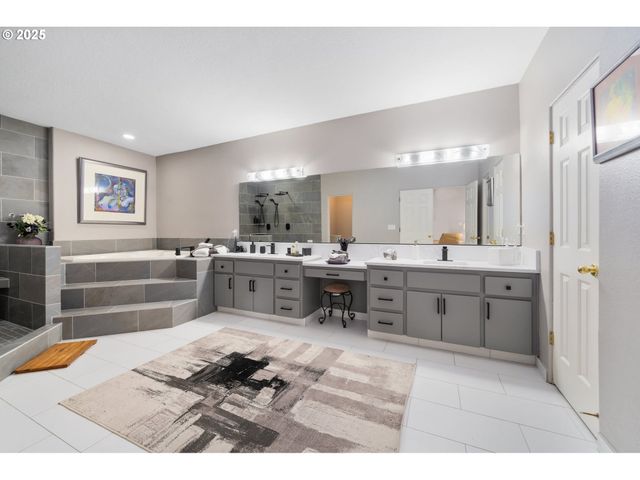 9216 Nw BARTHOLOMEW Dr, Portland, OR 97229