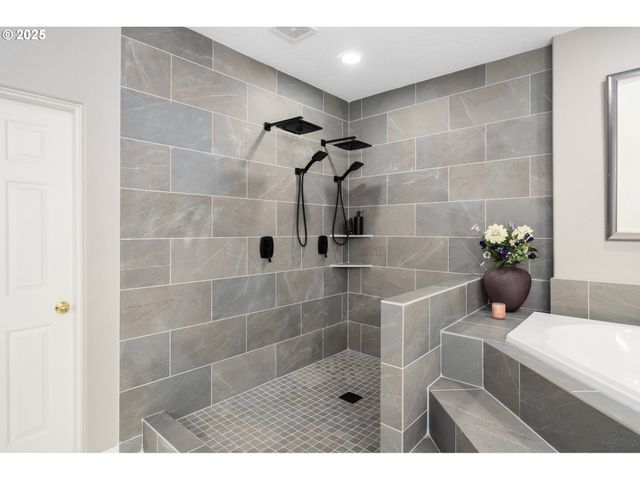 9216 Nw BARTHOLOMEW Dr, Portland, OR 97229