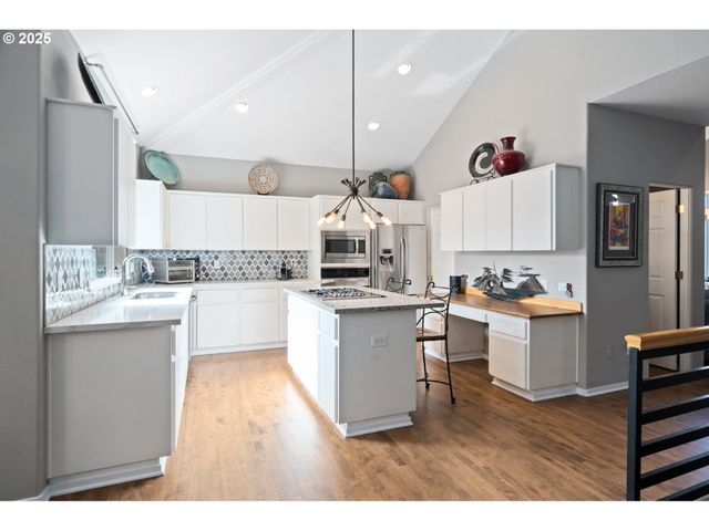 9216 Nw BARTHOLOMEW Dr, Portland, OR 97229
