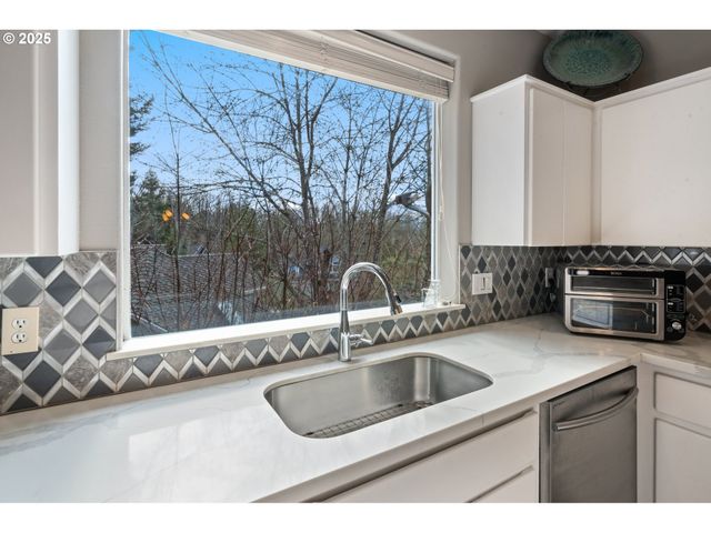 9216 Nw BARTHOLOMEW Dr, Portland, OR 97229