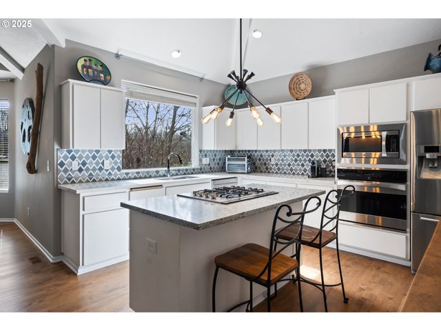 9216 Nw BARTHOLOMEW Dr, Portland, OR 97229