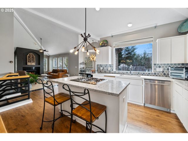 9216 Nw BARTHOLOMEW Dr, Portland, OR 97229