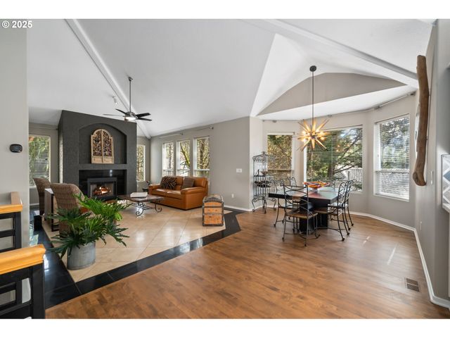 9216 Nw BARTHOLOMEW Dr, Portland, OR 97229
