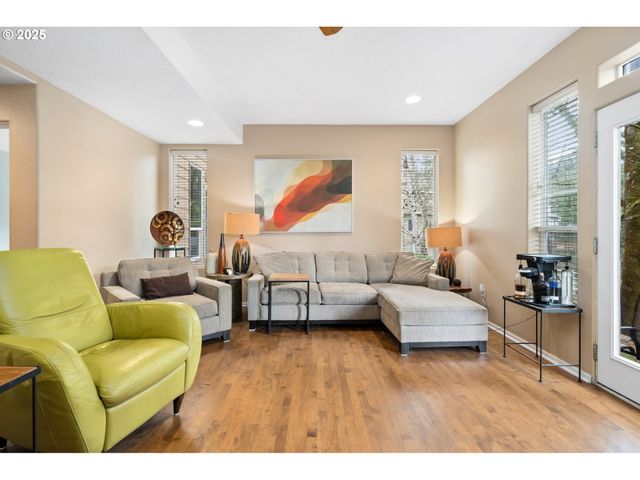 9216 Nw BARTHOLOMEW Dr, Portland, OR 97229