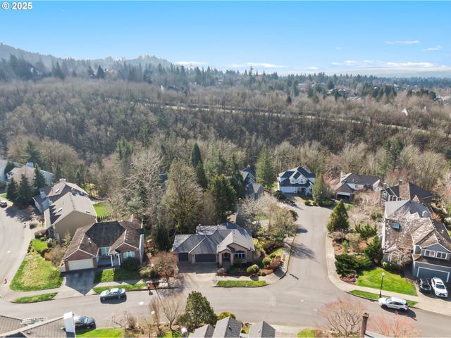 9216 Nw BARTHOLOMEW Dr, Portland, OR 97229