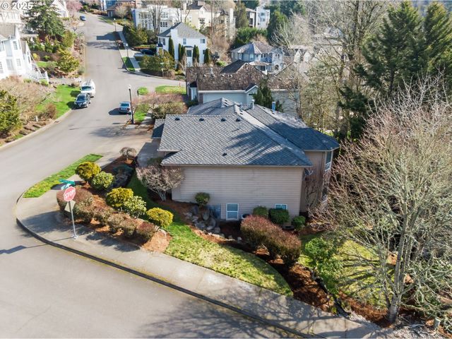 9216 Nw BARTHOLOMEW Dr, Portland, OR 97229