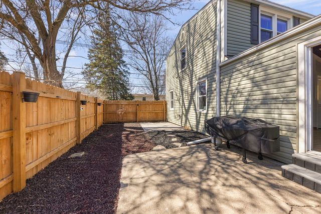 934 S Highland Avenue, Arlington Heights, IL 60005