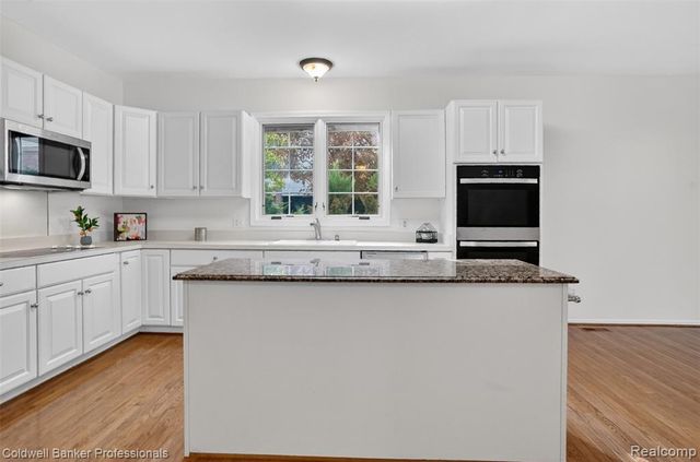 1357 Kentfield Drive, Rochester, MI 48307