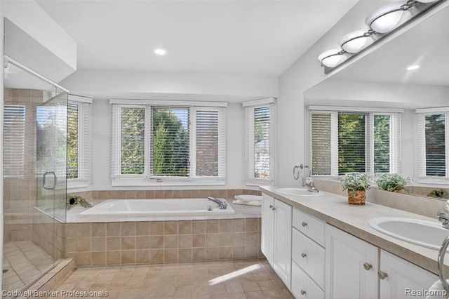 1357 Kentfield Drive, Rochester, MI 48307