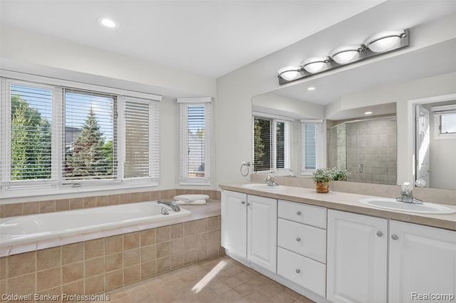 1357 Kentfield Drive, Rochester, MI 48307