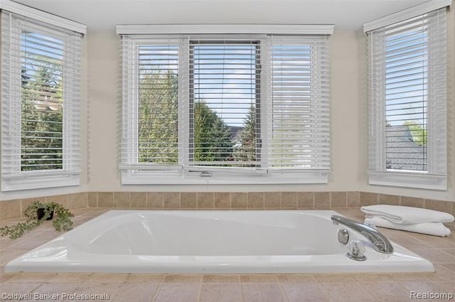 1357 Kentfield Drive, Rochester, MI 48307