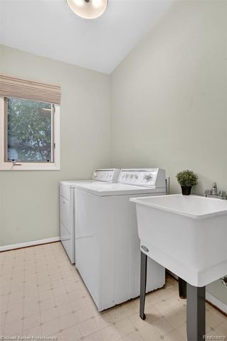 1357 Kentfield Drive, Rochester, MI 48307