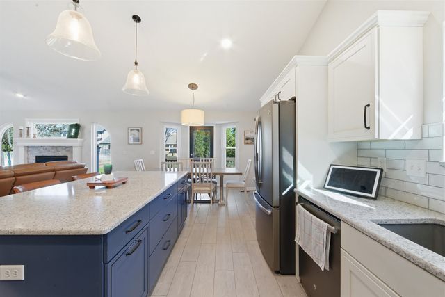 118 N Douglas Cir., Andover, KS 67002