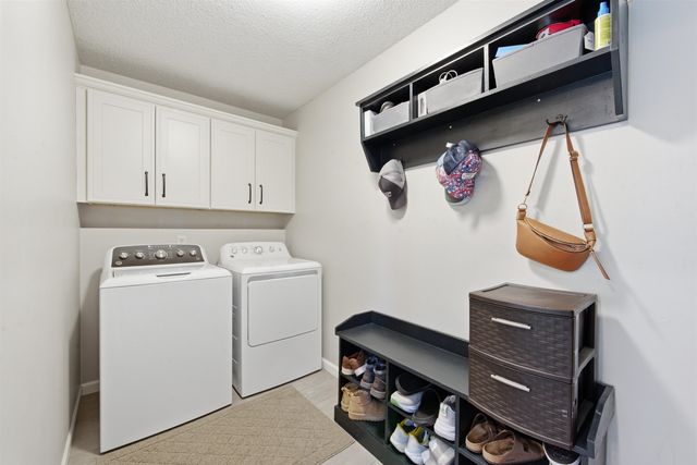 118 N Douglas Cir., Andover, KS 67002