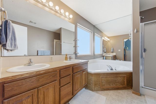 118 N Douglas Cir., Andover, KS 67002