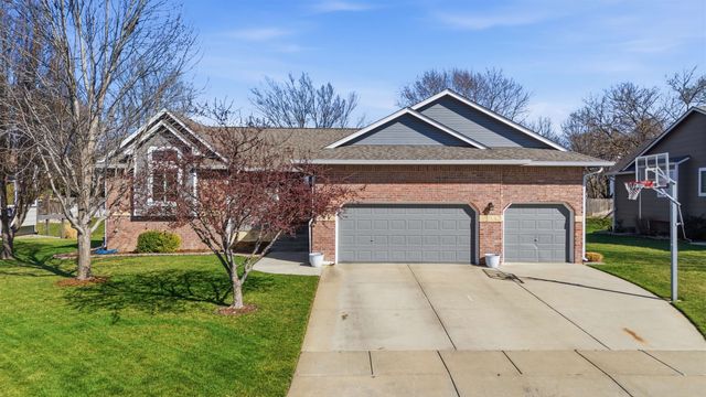 118 N Douglas Cir., Andover, KS 67002