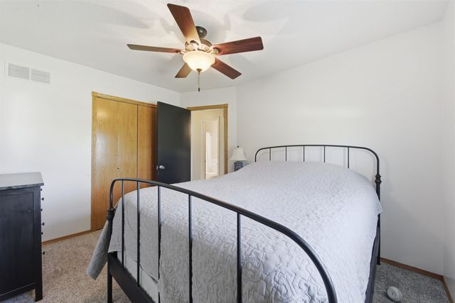 118 N Douglas Cir., Andover, KS 67002