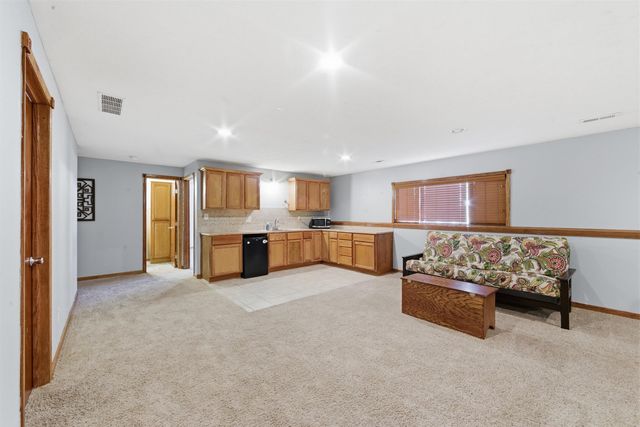 118 N Douglas Cir., Andover, KS 67002