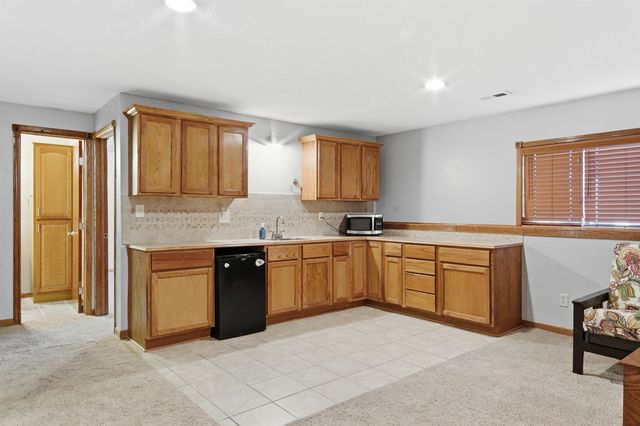 118 N Douglas Cir., Andover, KS 67002