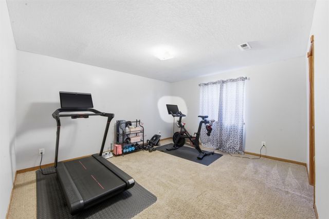 118 N Douglas Cir., Andover, KS 67002