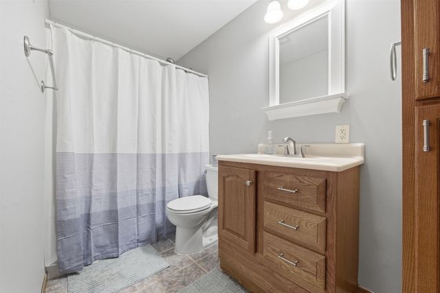 118 N Douglas Cir., Andover, KS 67002