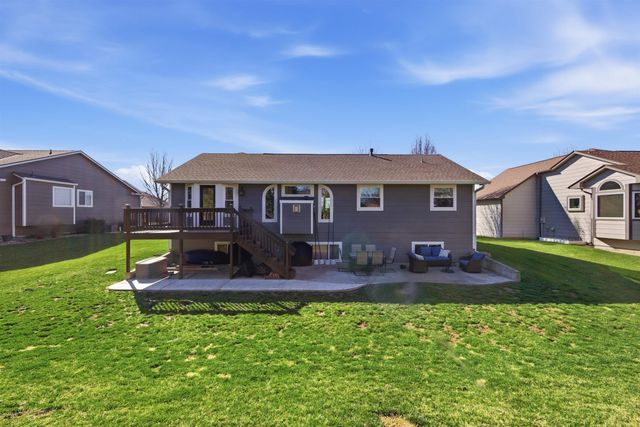 118 N Douglas Cir., Andover, KS 67002