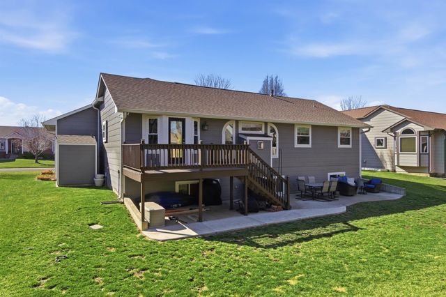 118 N Douglas Cir., Andover, KS 67002