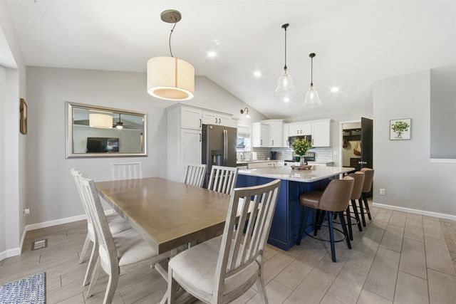 118 N Douglas Cir., Andover, KS 67002