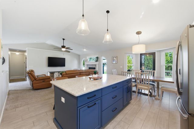 118 N Douglas Cir., Andover, KS 67002