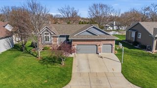 118 N Douglas Cir., Andover, KS 67002