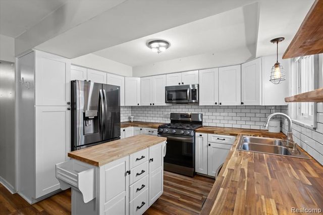 52411 Washington Street, New Baltimore, MI 48047