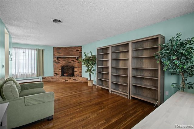 52411 Washington Street, New Baltimore, MI 48047