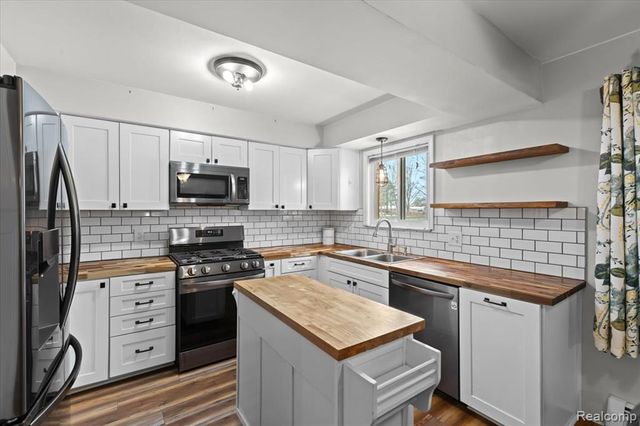 52411 Washington Street, New Baltimore, MI 48047