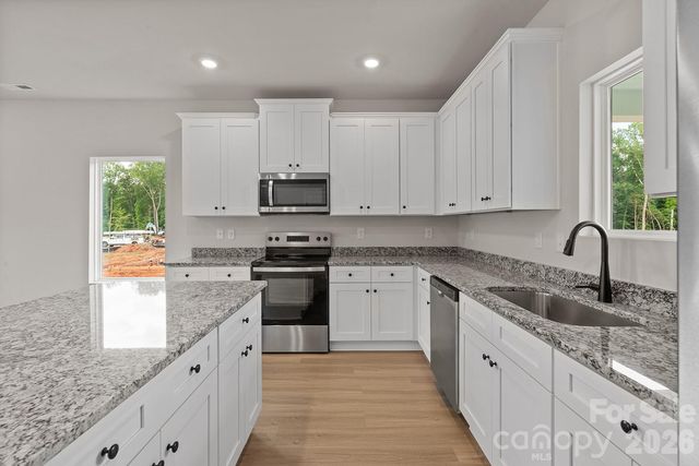 6725 Fairford Drive, Charlotte, NC 28215