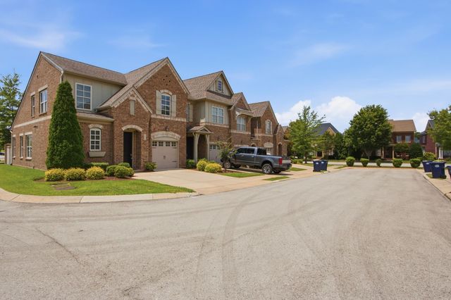 1970 Newark Ln, Thompsons Station, TN 37179