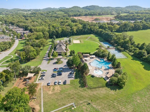 1970 Newark Ln, Thompsons Station, TN 37179