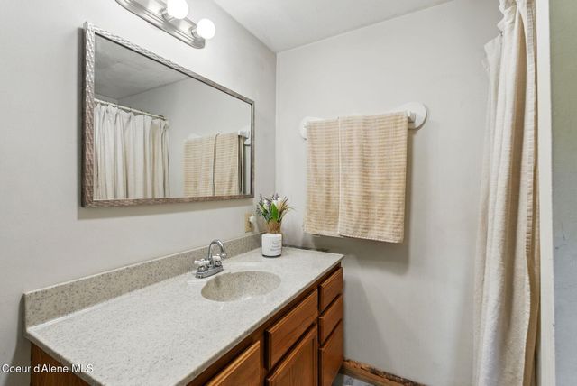 76 Shadow Valley Ln, Clark Fork, ID 83811