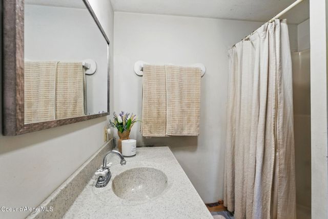 76 Shadow Valley Ln, Clark Fork, ID 83811