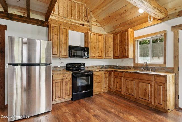 76 Shadow Valley Ln, Clark Fork, ID 83811